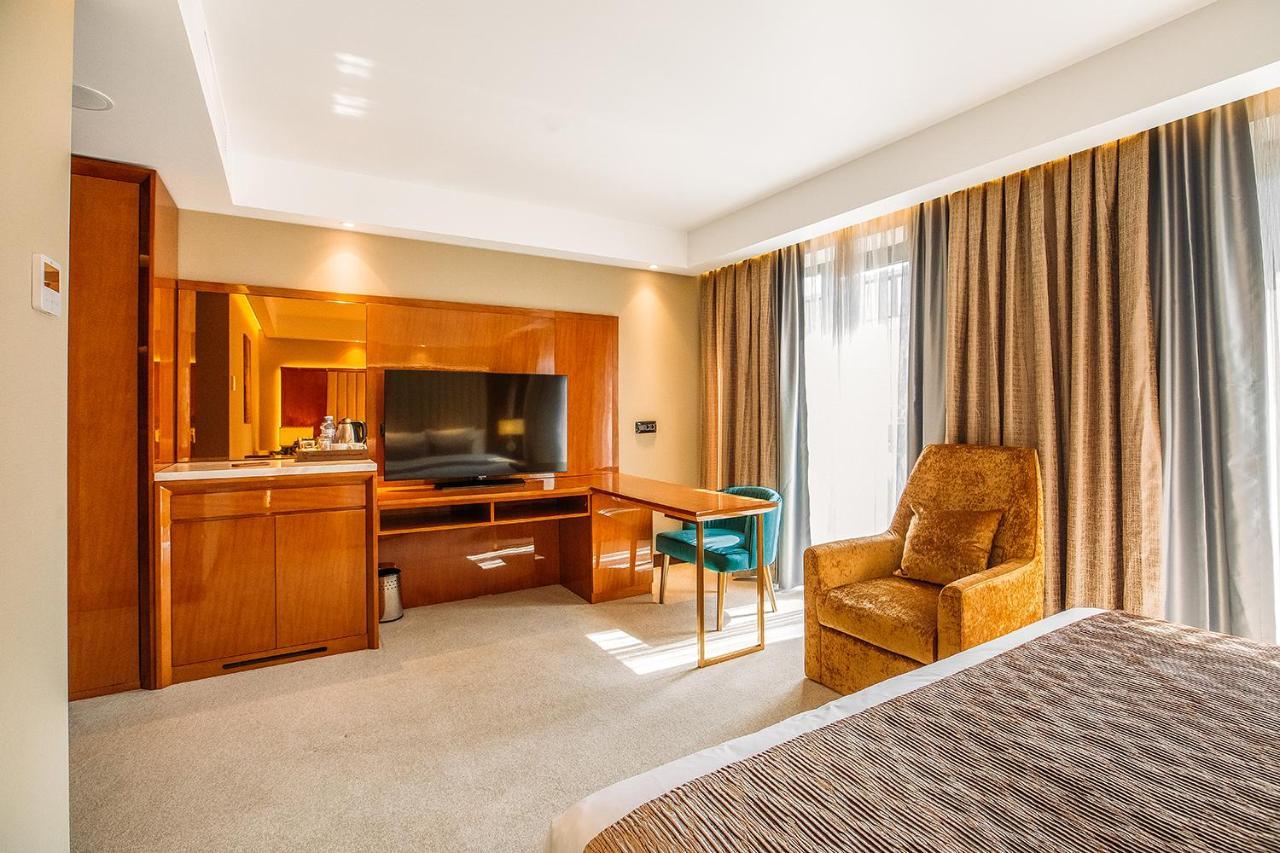 Marjan Plaza Hotel Тбилиси Екстериор снимка
