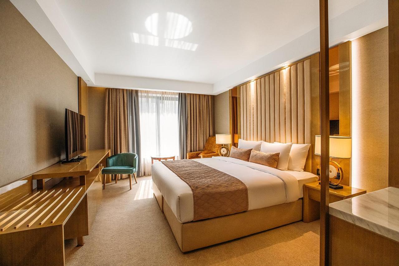 Marjan Plaza Hotel Тбилиси Екстериор снимка
