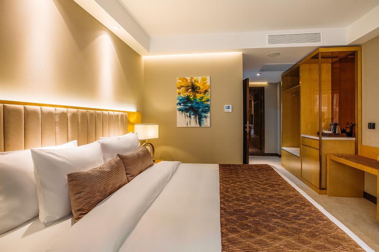 Marjan Plaza Hotel Тбилиси Екстериор снимка