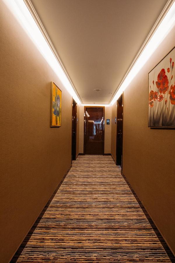 Marjan Plaza Hotel Тбилиси Екстериор снимка