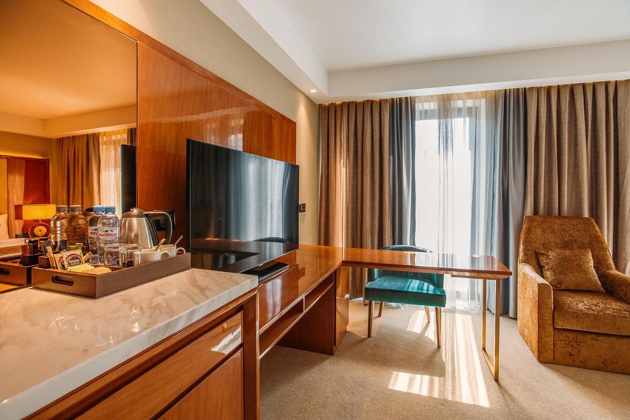 Marjan Plaza Hotel Тбилиси Екстериор снимка