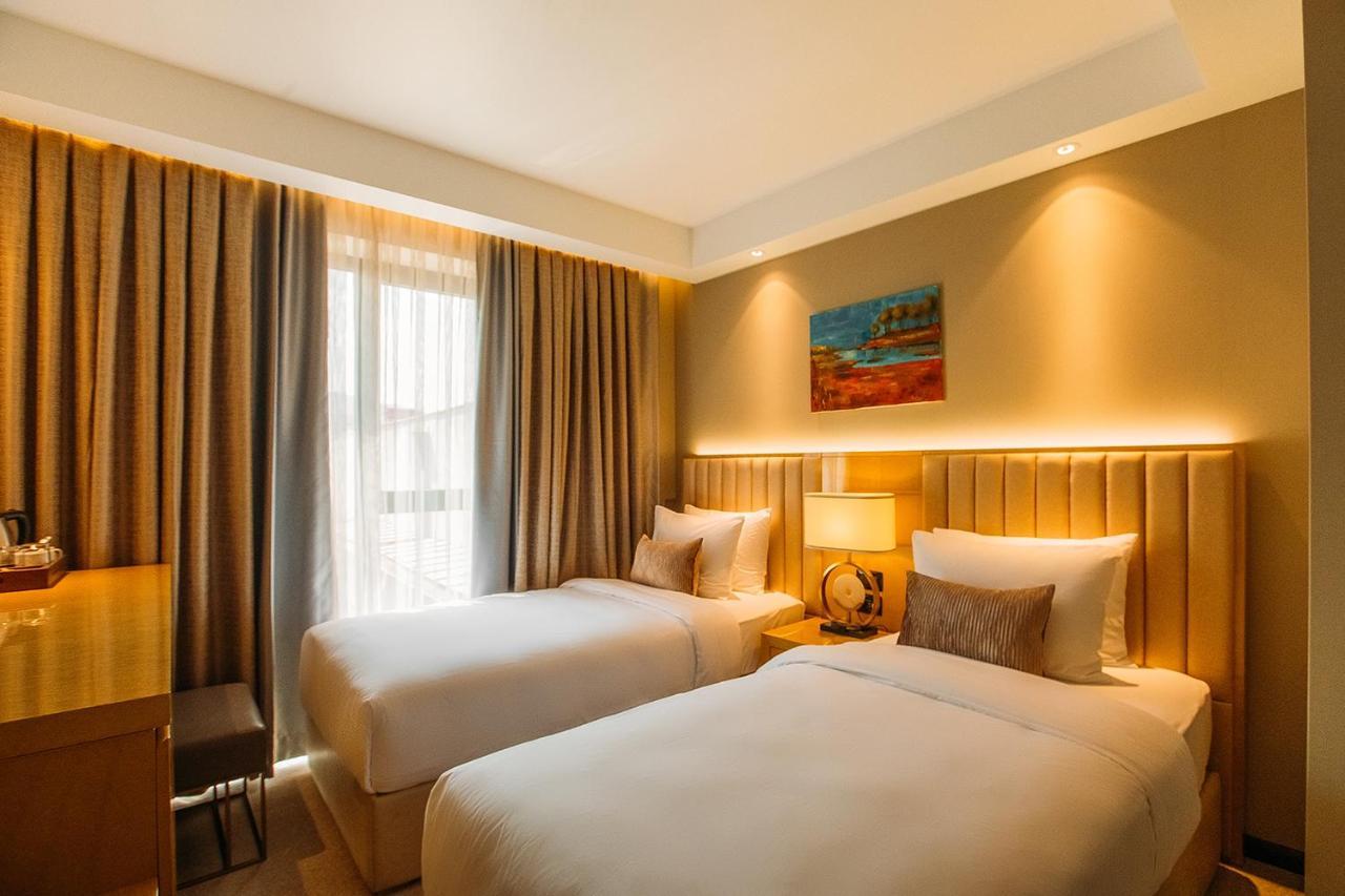 Marjan Plaza Hotel Тбилиси Екстериор снимка