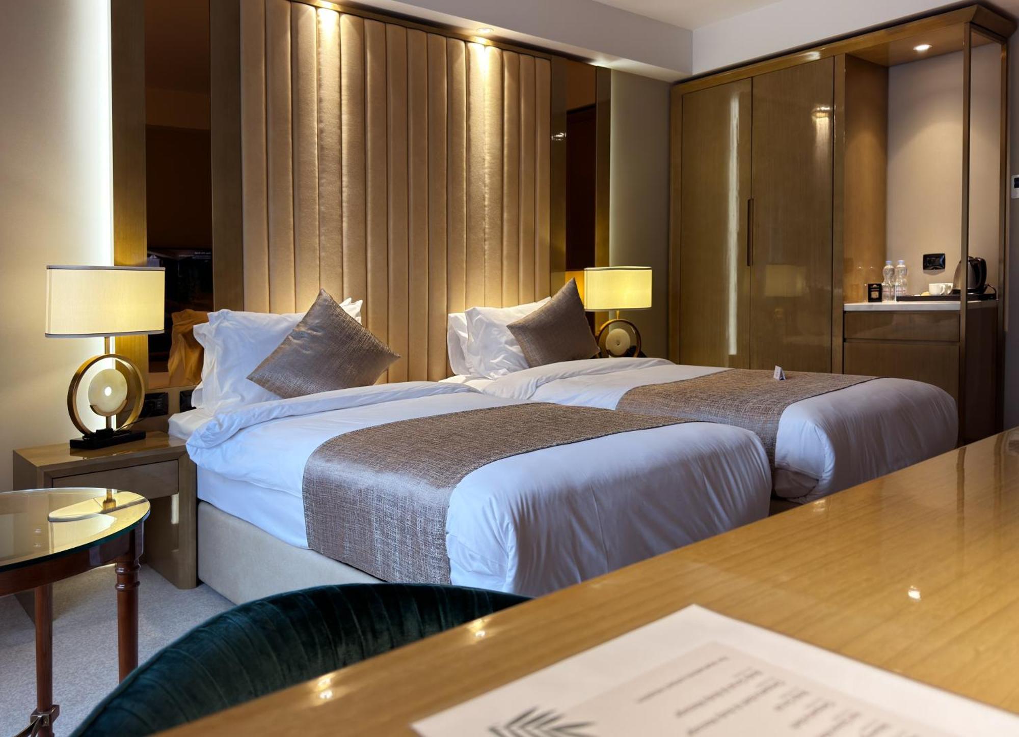 Marjan Plaza Hotel Тбилиси Екстериор снимка