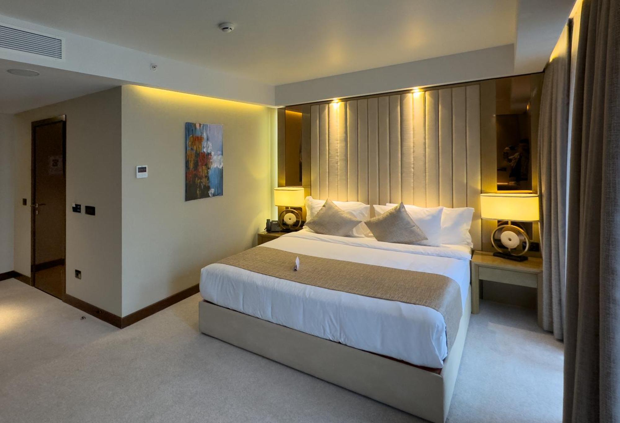 Marjan Plaza Hotel Тбилиси Екстериор снимка