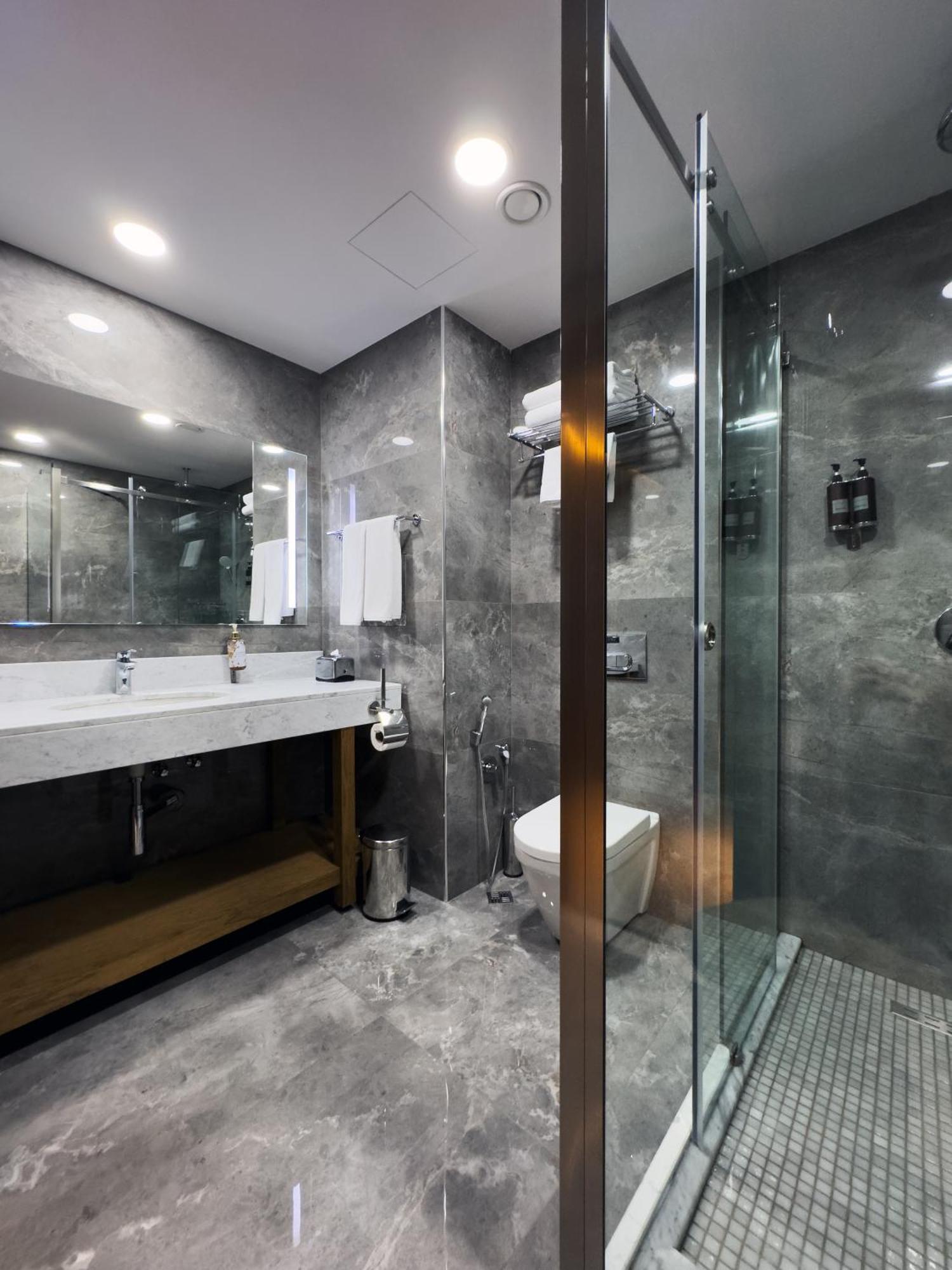 Marjan Plaza Hotel Тбилиси Екстериор снимка