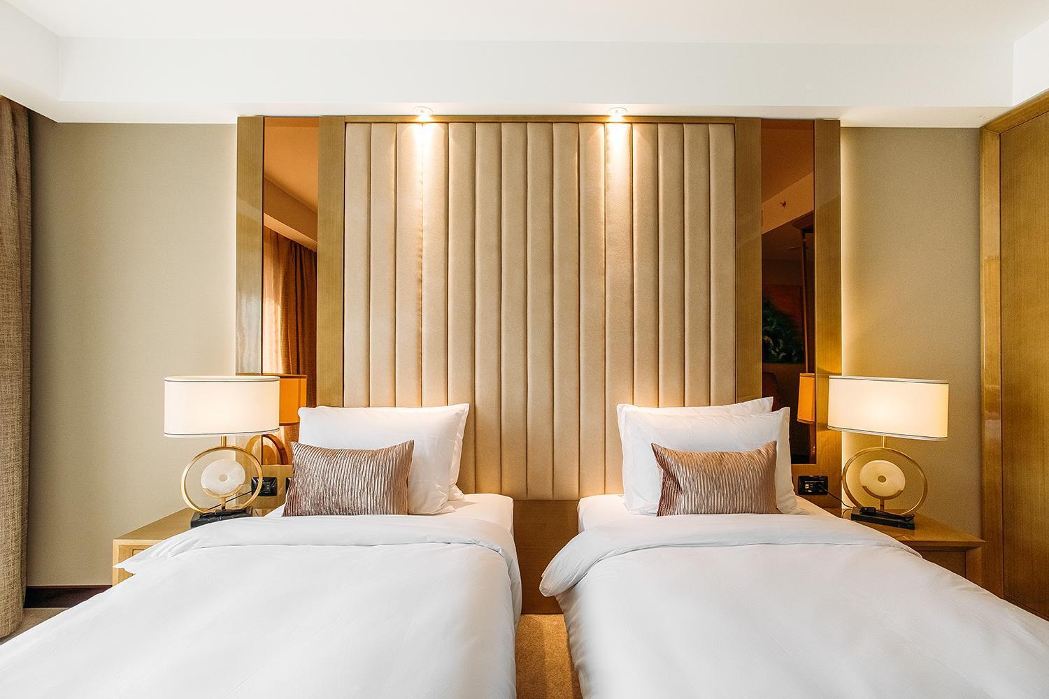 Marjan Plaza Hotel Тбилиси Стая снимка