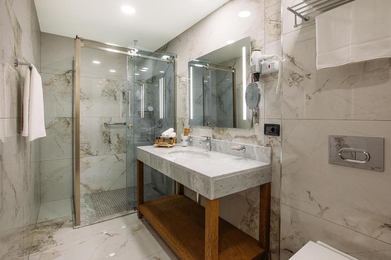Marjan Plaza Hotel Тбилиси Екстериор снимка